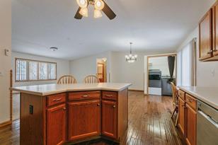 808 Southview Ct E - Photo 3