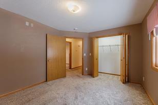 808 Southview Ct E - Photo 9