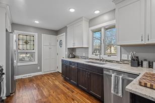 126 11th Ave N - Photo 3