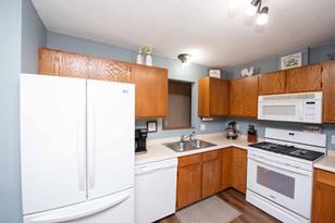 631 Wood Street N - Photo 5