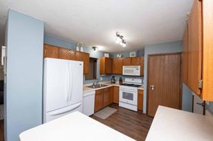 631 Wood Street N - Photo 3