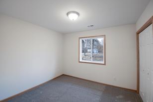 1142 Thomas Dr NE - Photo 5