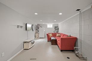 241 Ash St E - Photo 15