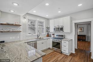 208 Victoria Street S - Photo 3