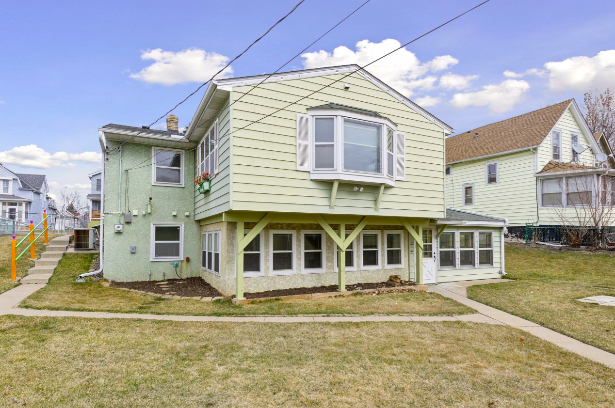 54 Manitoba Ave, Saint Paul MN  55117-5409 exterior