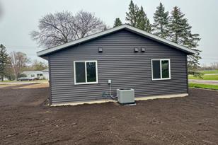 902 7th Ave NE - Photo 3