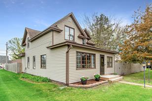 321 E 7th St - Photo 3