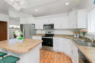 910 41st Ave S - Photo 9