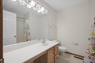 1029 Newport Ave - Photo 15