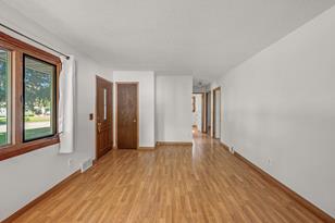 5839 Quebec Ave N - Photo 11