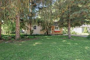 5839 Quebec Ave N - Photo 3