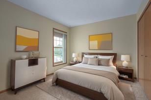 6835 Christian Curv, Saint Paul MN  55125-6738 exterior