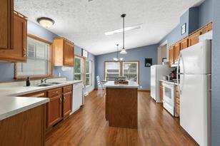 211 Main St E - Photo 5