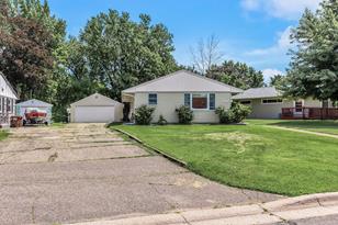 820 23rd Ave N - Photo 3