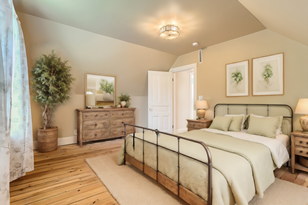 196 Sidney St W, Saint Paul, MN 55107