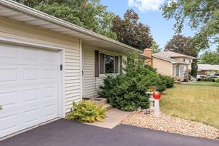 2106 Jade Ln, Eagan, MN 55122 - Photo 5