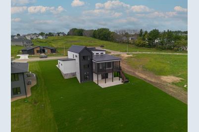 1614 Shannon Oaks Boulevard NE, Rochester, MN 55906 - Photo 5