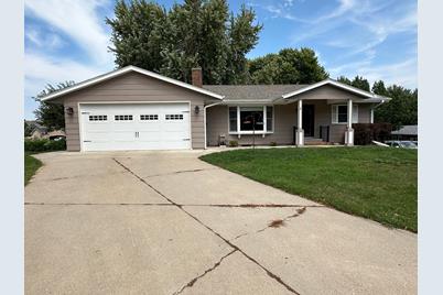 1113 Elm Cove, Luverne, MN 56156 - Photo 1