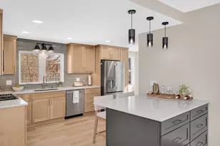 870 Lakeview Ave, Saint Paul, MN 55117 - Photo 13