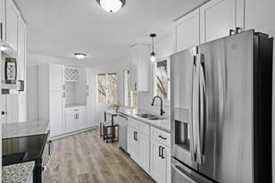 135 Sabra Ct, Apple Valley, MN 55124 - Photo 5