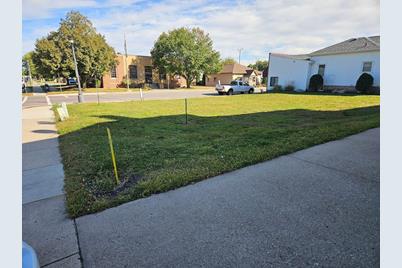 117 2nd Street NE, Waseca, MN 56093 - Photo 1