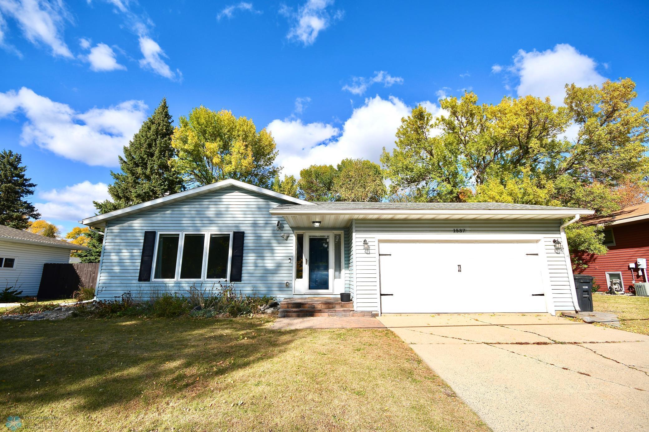 1537 25th Ave S, Fargo, 58103 - MLS 6617800 - Coldwell Banker