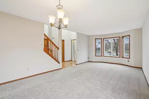 577 Eagle Ridge Rd, Woodbury, MN 55125 - Photo 9