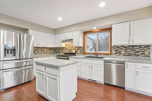 577 Eagle Ridge Rd, Woodbury, MN 55125 - Photo 13