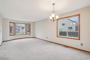 577 Eagle Ridge Rd, Woodbury, MN 55125 - Photo 3