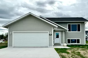 520 Garfield St SE, Warroad, MN 56763 - Photo 1