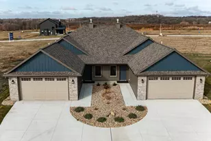 885 Picadilly Ln NW, Rochester, MN 55901 - Photo 3