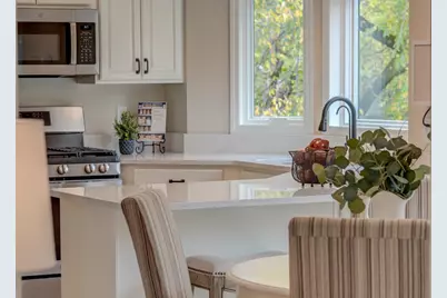 679 Marie Avenue W, Mendota Heights, MN 55118 - Photo 9