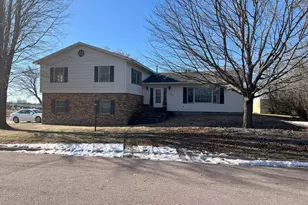 305 S 6th Ave E, Truman, MN 56088 - Photo 1