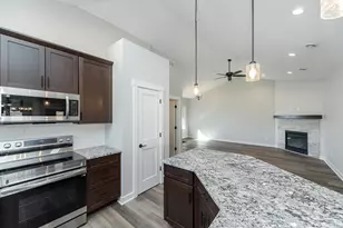 877 Picadilly Ln NW, Rochester, MN 55901 - Photo 5