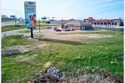 1464 W Lincoln Avenue, Fergus Falls, MN 56537 - Photo 1