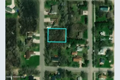 412 Minnesota Avenue NE, Warroad, MN 56763 - Photo 3
