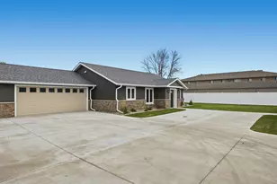 2332 30th Ave S, Fargo, ND 58104 - Photo 3