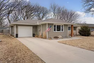 1206 Southview Ln, Albert Lea, MN 56007 - Photo 1