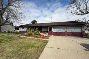 707 Hokah Street N, Caledonia, MN 55921 - Photo 1