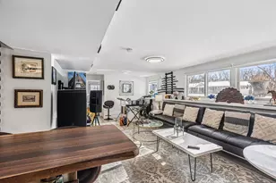 201 Townes Ln, Wayzata, MN 55391 - Photo 23