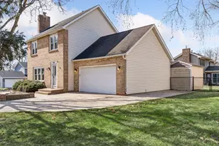 4015 Cottonwood Ln N, Plymouth, MN 55441 - Photo 3