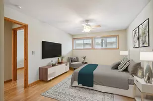 8928 Neill Lake Rd, Eden Prairie, MN 55347 - Photo 9