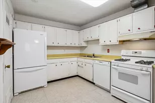 8928 Neill Lake Rd, Eden Prairie, MN 55347 - Photo 5