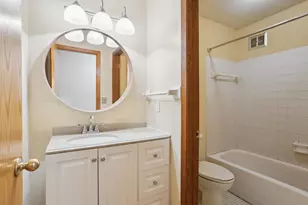 8928 Neill Lake Rd, Eden Prairie, MN 55347 - Photo 7