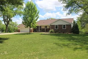 1010 Highland Dr, Blue Earth, MN 56013 - Photo 1