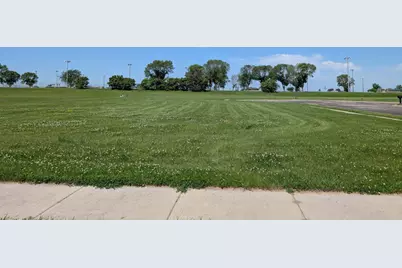 414 Berlin Circle, Marshall, MN 56258 - Photo 3