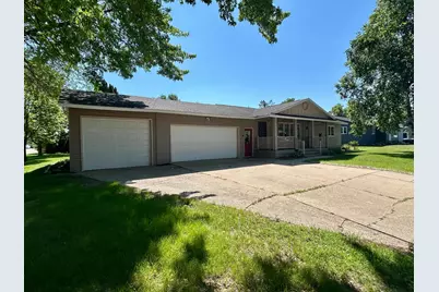 1006 10th Street SW, Wadena, MN 56482 - Photo 1
