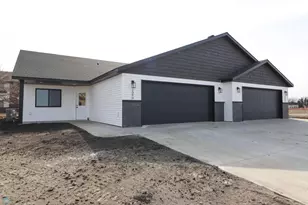 1404 Prairie Ln, Wahpeton,  58075 - Photo 3