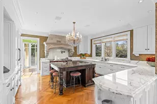 2427 E Lake Of The Isles Pkwy, Minneapolis, MN 55405 - Photo 7