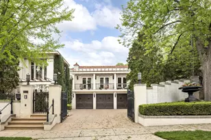 2427 E Lake Of The Isles Pkwy, Minneapolis, MN 55405 - Photo 33